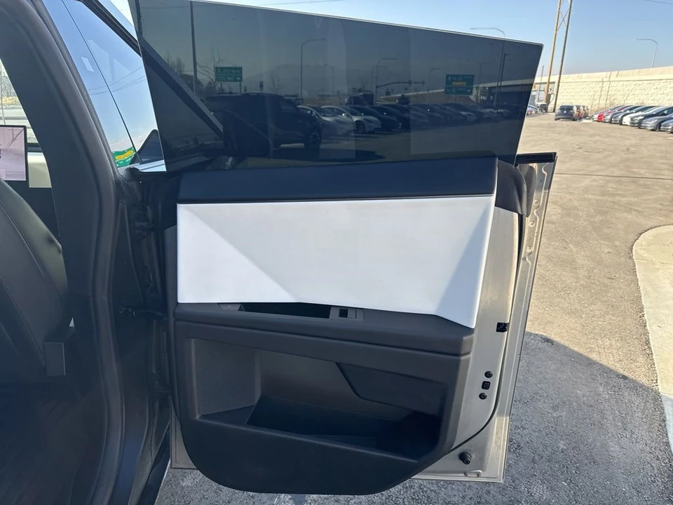 2024 Tesla Cybertruck - Image 18 of 21