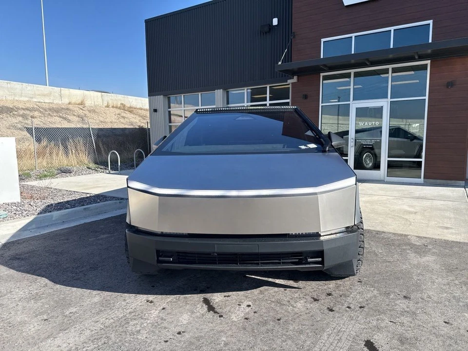 2024 Tesla Cybertruck - Image 2 of 21