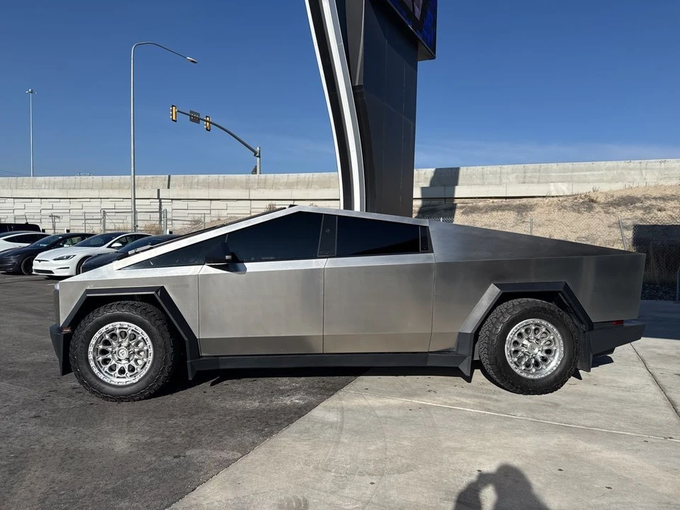 2024 Tesla Cybertruck - Image 4 of 21