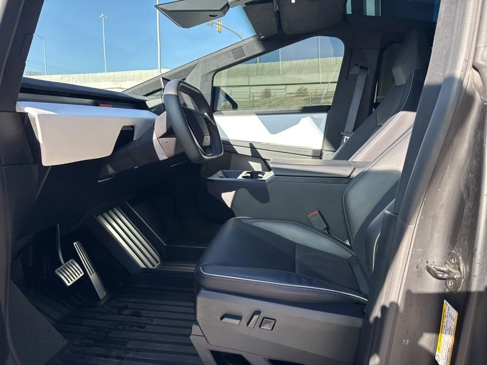 2024 Tesla Cybertruck - Image 12 of 21