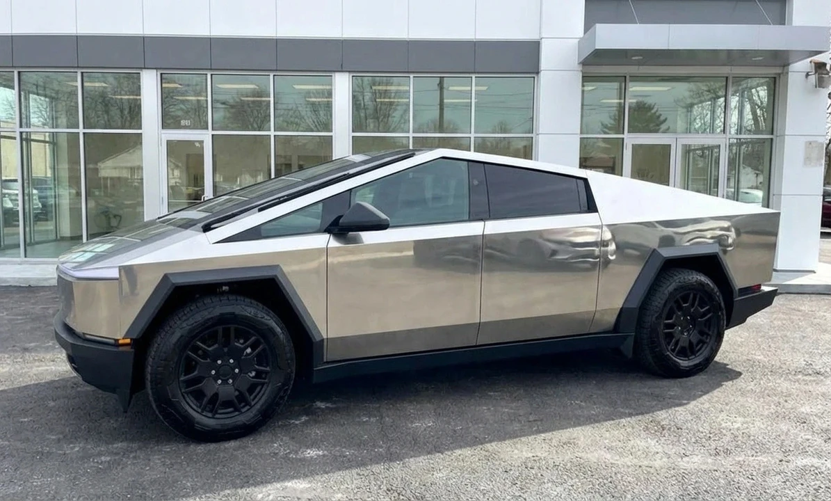 2024 Tesla Cybertruck - Image 2 of 21