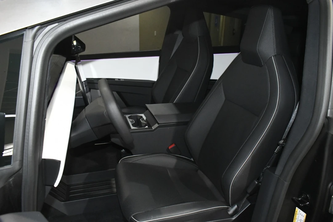 2024 Tesla Cybertruck - Image 12 of 21
