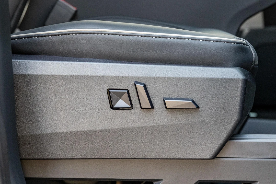2024 Tesla Cybertruck - Image 30 of 31