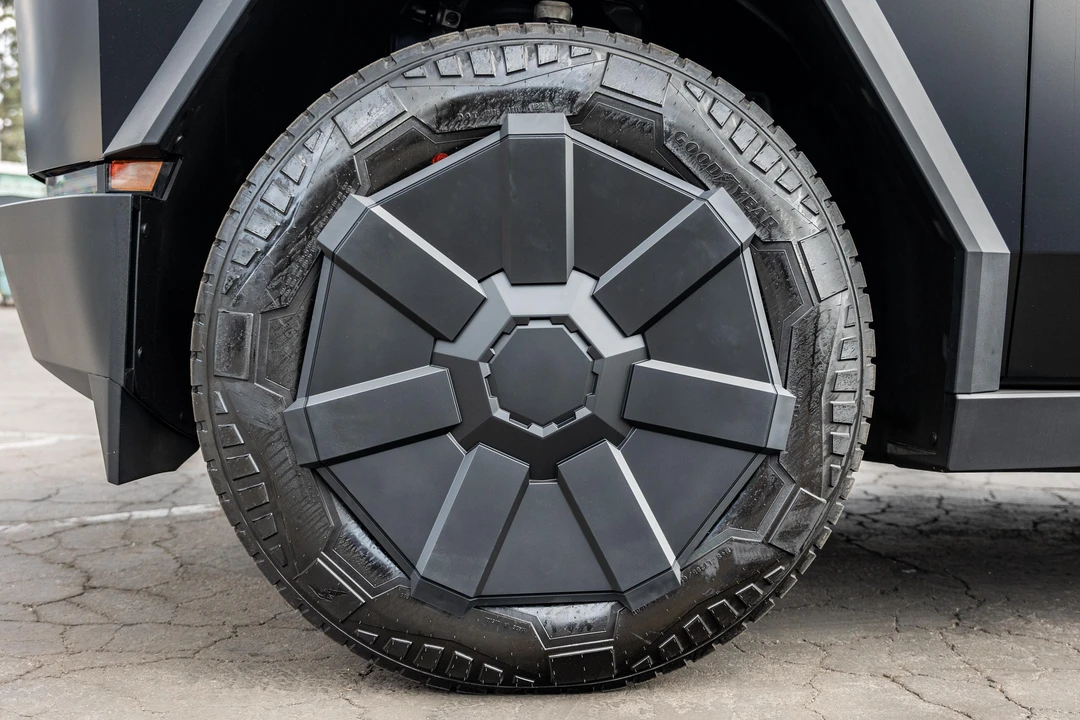 2024 Tesla Cybertruck - Image 19 of 31