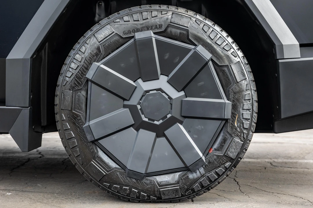 2024 Tesla Cybertruck - Image 21 of 31