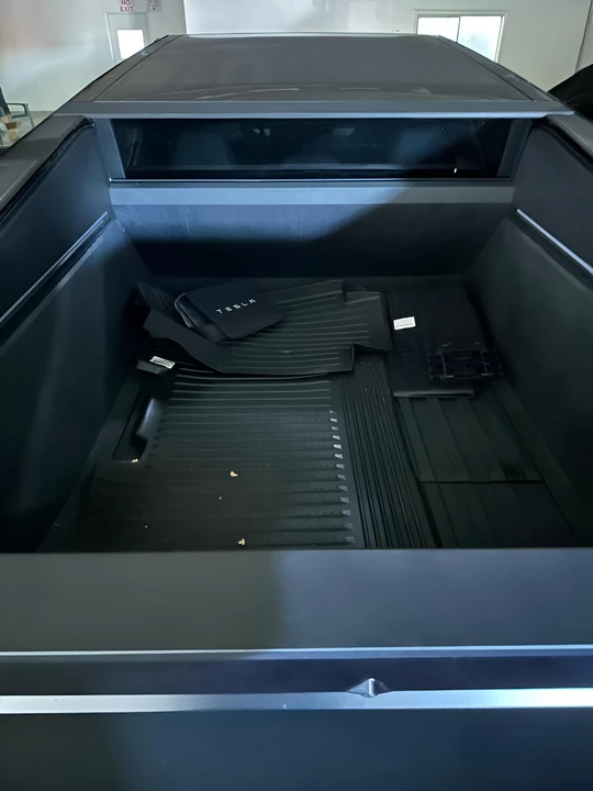 2024 Tesla Cybertruck - Image 14 of 31