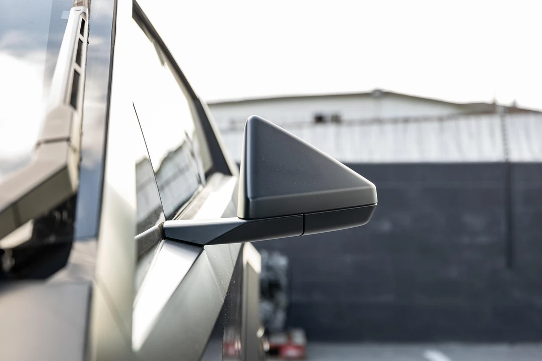 2024 Tesla Cybertruck - Image 12 of 31