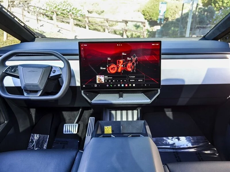 2024 Tesla Cybertruck - Image 16 of 21