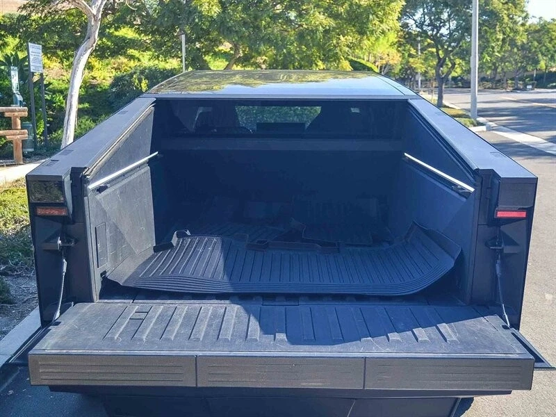 2024 Tesla Cybertruck - Image 15 of 21