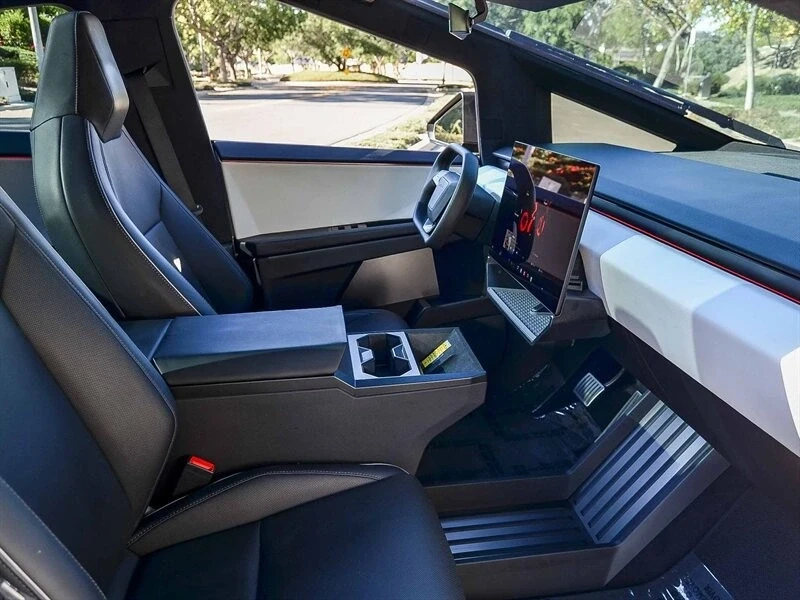 2024 Tesla Cybertruck - Image 20 of 21