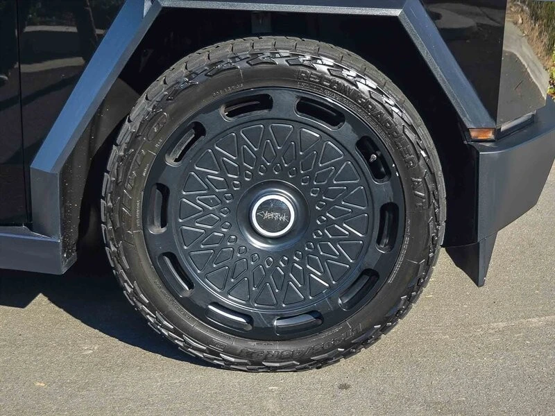 2024 Tesla Cybertruck - Image 11 of 21
