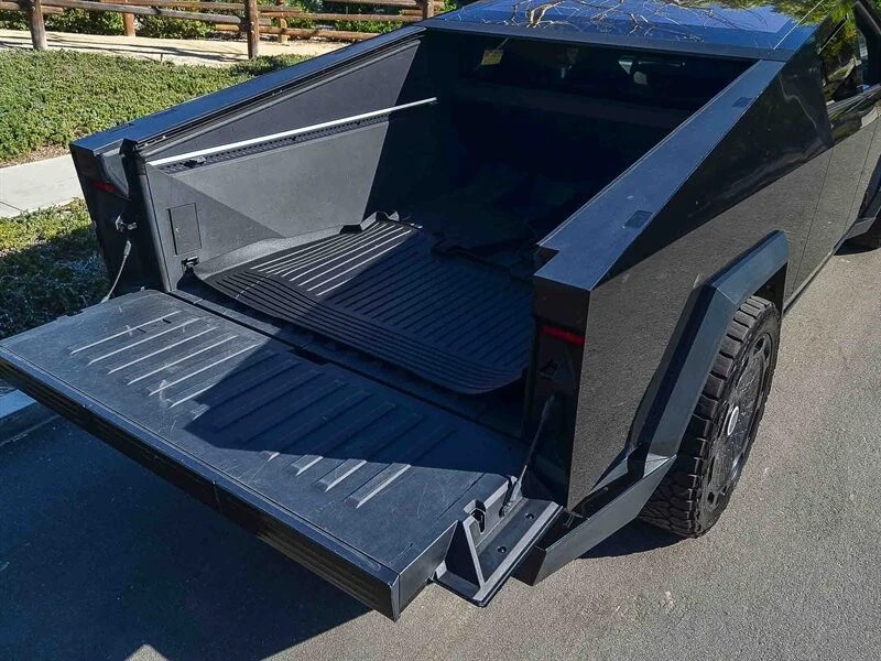 2024 Tesla Cybertruck - Image 14 of 21