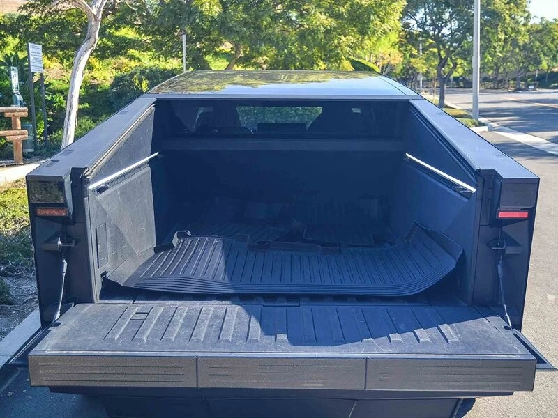 2024 Tesla Cybertruck - Image 15 of 21