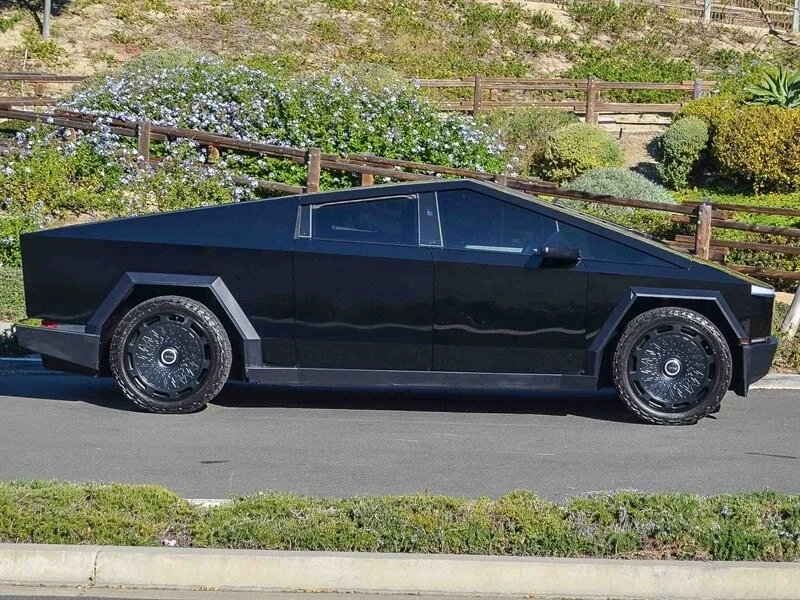 2024 Tesla Cybertruck - Image 7 of 21