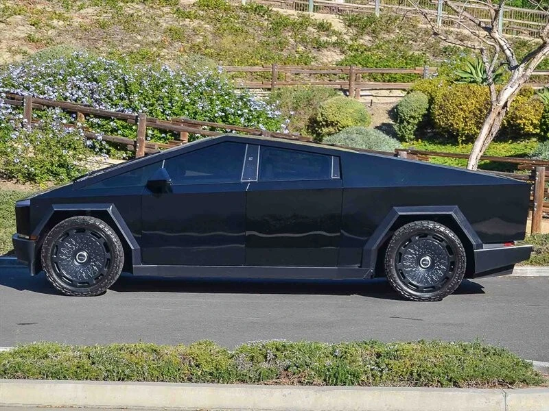 2024 Tesla Cybertruck - Image 3 of 21