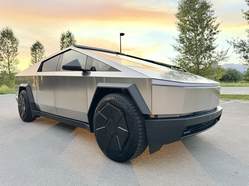 2024 Tesla Cybertruck - Image 14 of 21