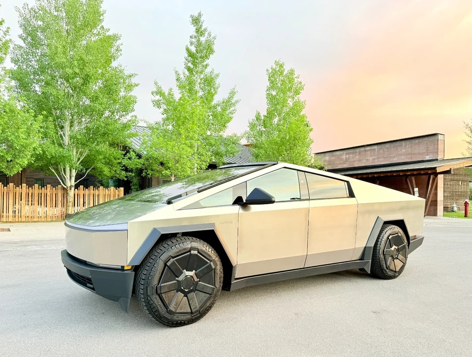 2024 Tesla Cybertruck - Image 2 of 21