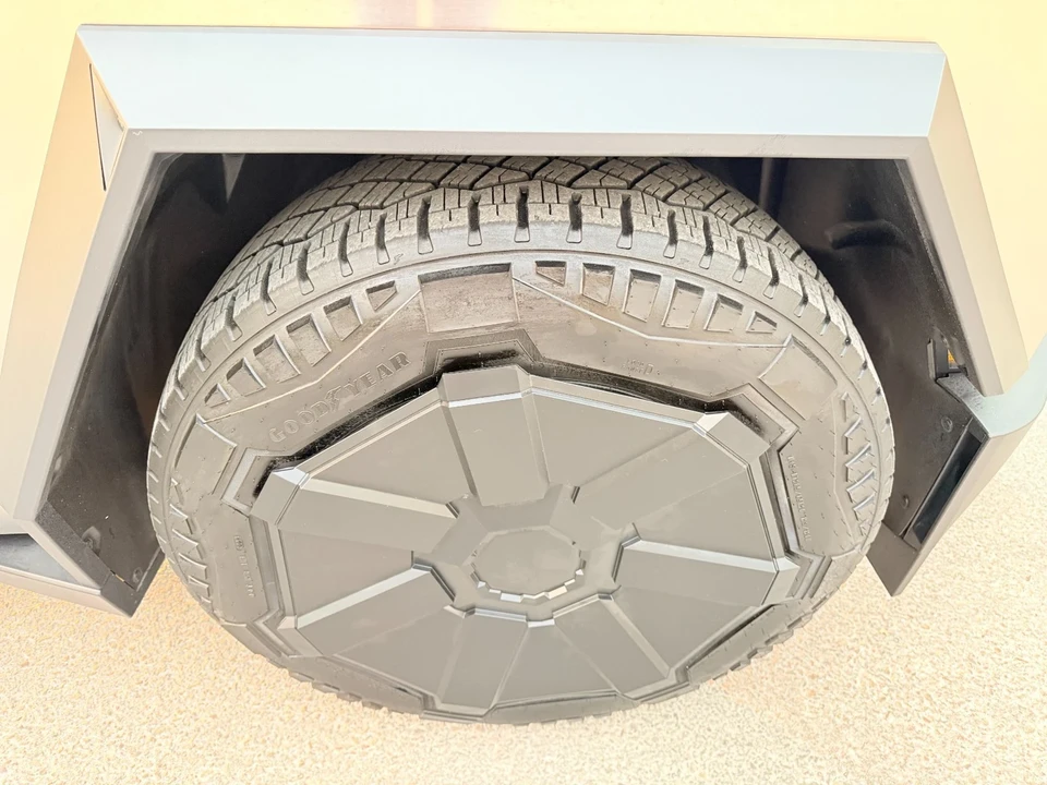 2024 Tesla Cybertruck - Image 20 of 21