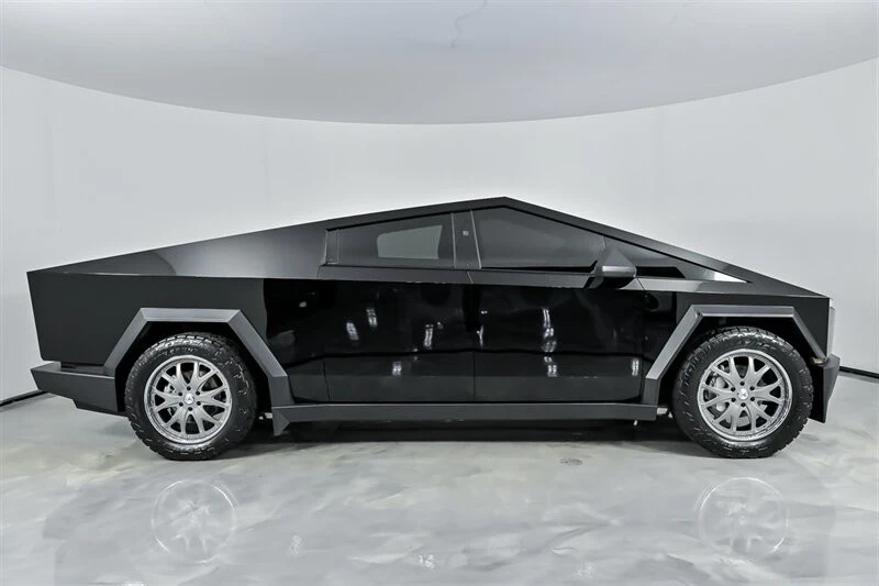 2024 Tesla Cybertruck - Image 13 of 21