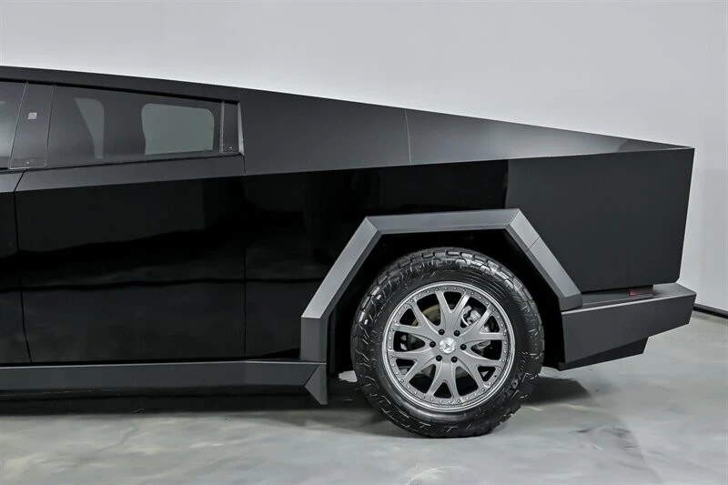 2024 Tesla Cybertruck - Image 8 of 21