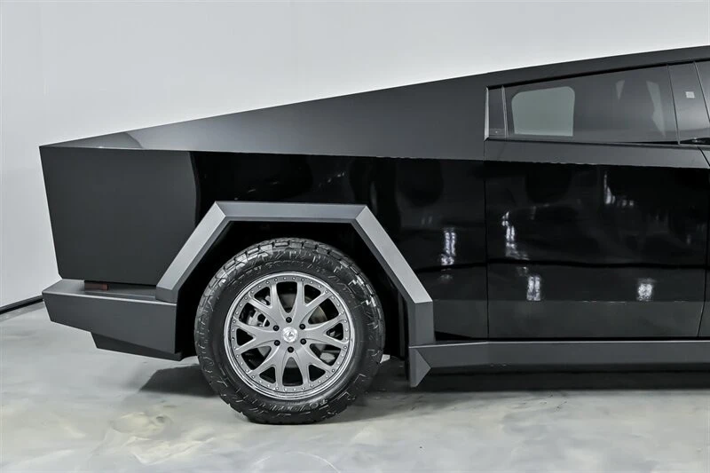 2024 Tesla Cybertruck - Image 12 of 21