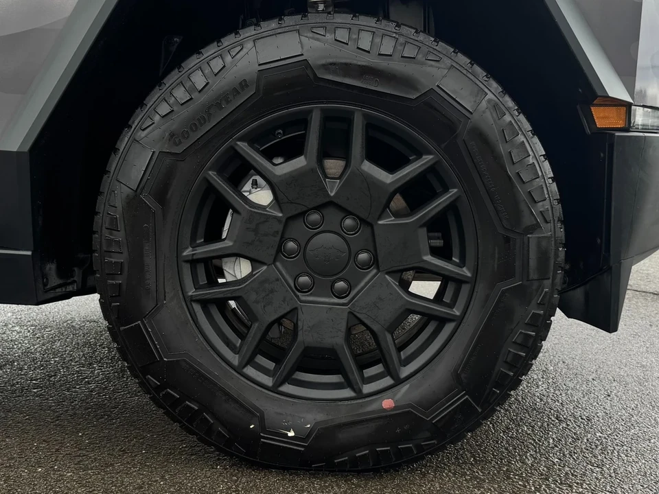 2024 Tesla Cybertruck - Image 12 of 21