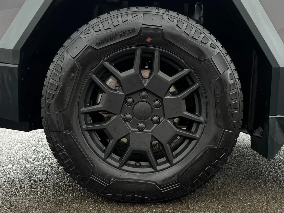 2024 Tesla Cybertruck - Image 13 of 21
