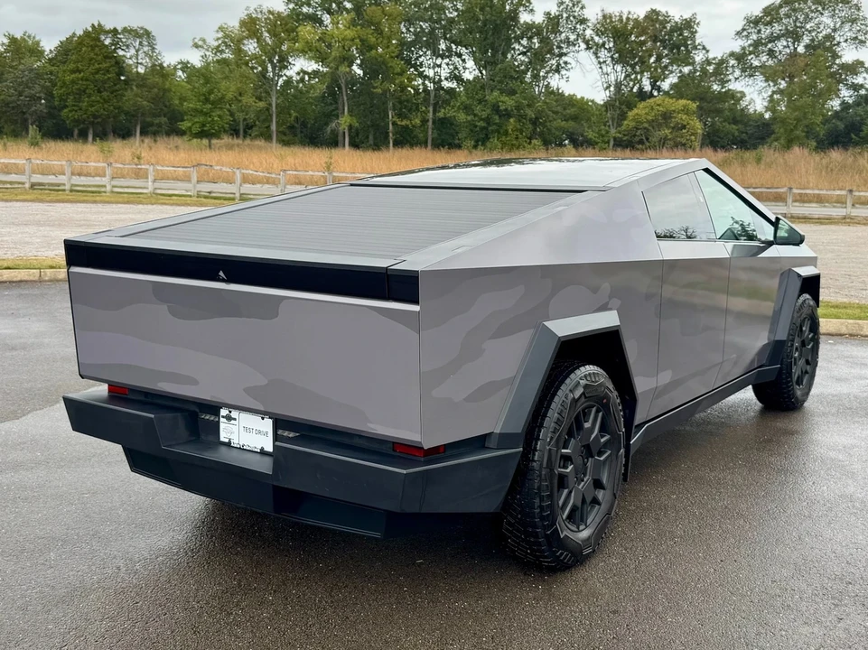 2024 Tesla Cybertruck - Image 3 of 21