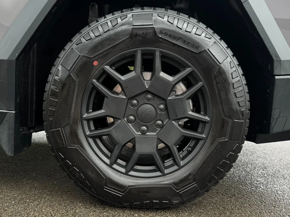 2024 Tesla Cybertruck - Image 11 of 21