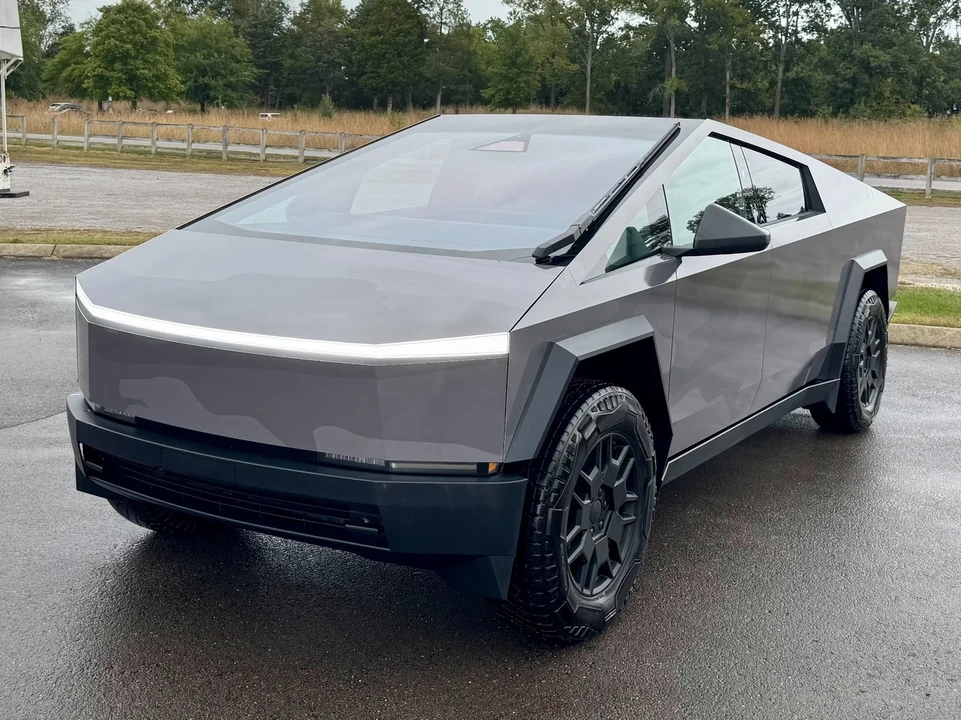 2024 Tesla Cybertruck - Image 2 of 21