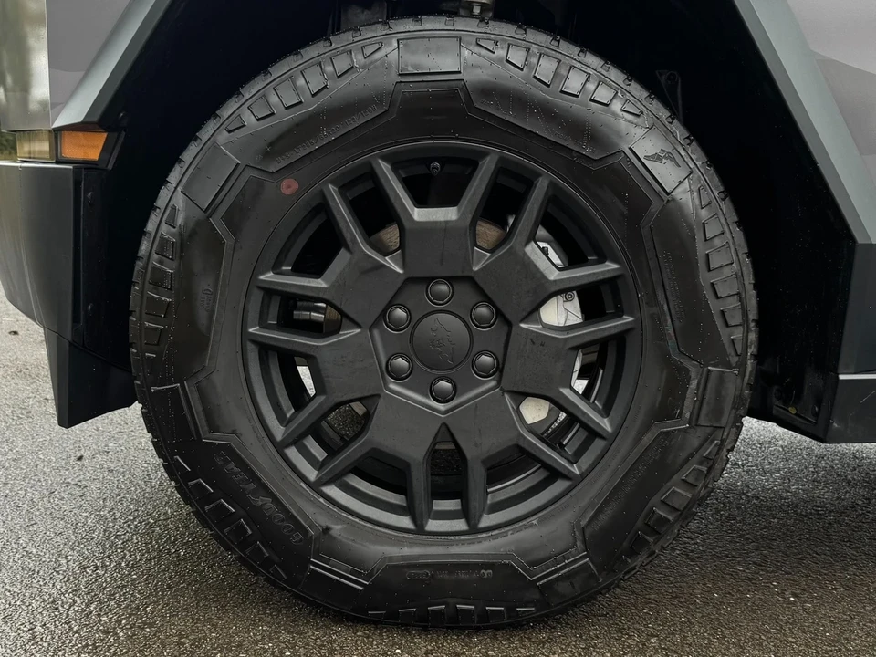 2024 Tesla Cybertruck - Image 10 of 21
