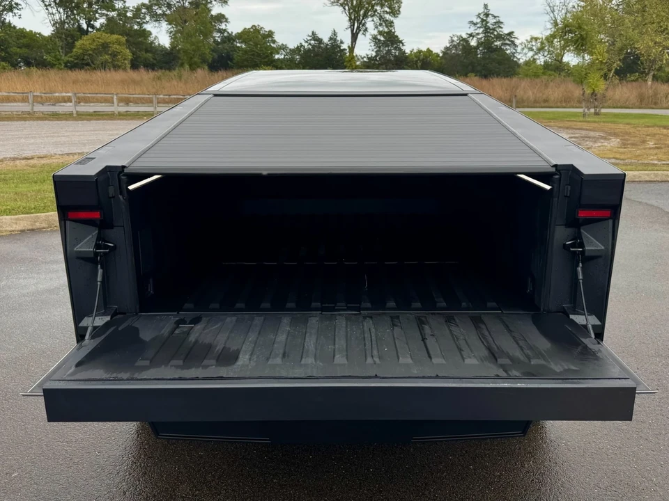2024 Tesla Cybertruck - Image 17 of 21