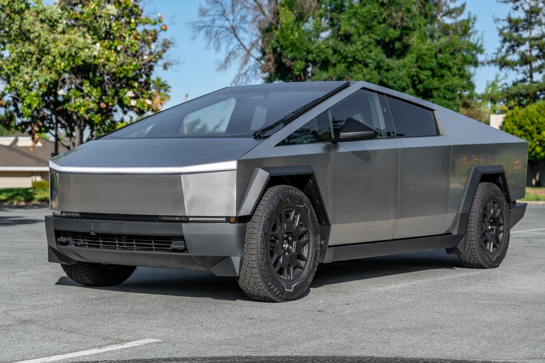 2024 Tesla Cybertruck - Image 2 of 5