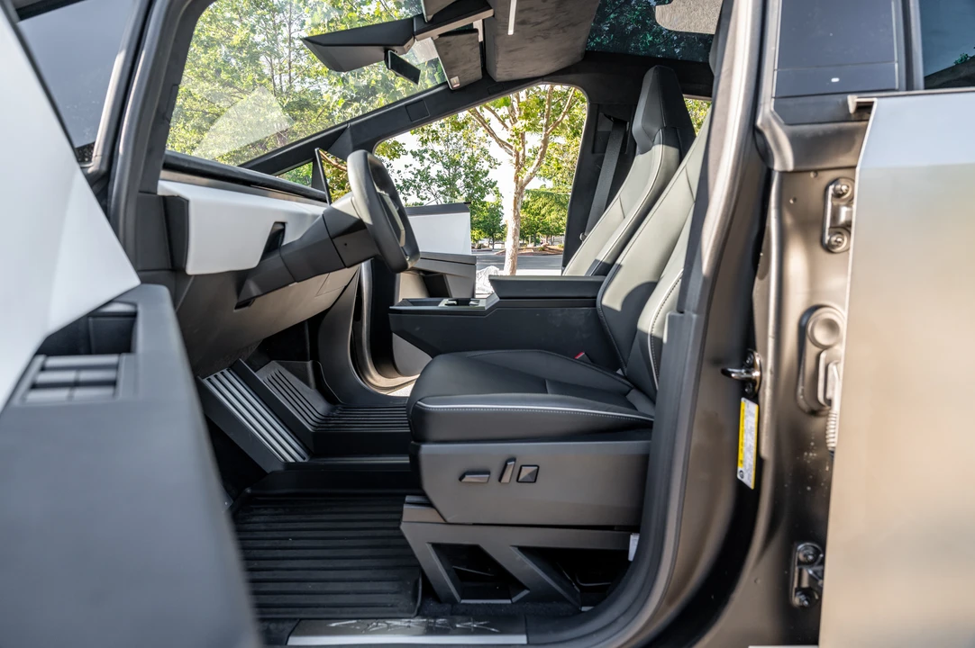 2024 Tesla Cybertruck - Image 3 of 5
