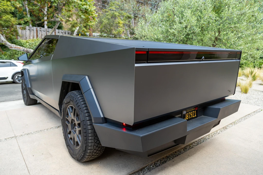 2024 Tesla Cybertruck - Image 8 of 31