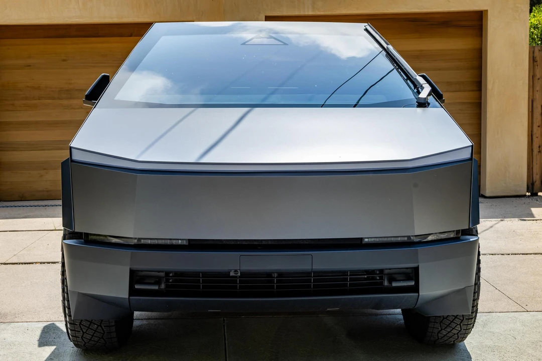 2024 Tesla Cybertruck - Image 2 of 31