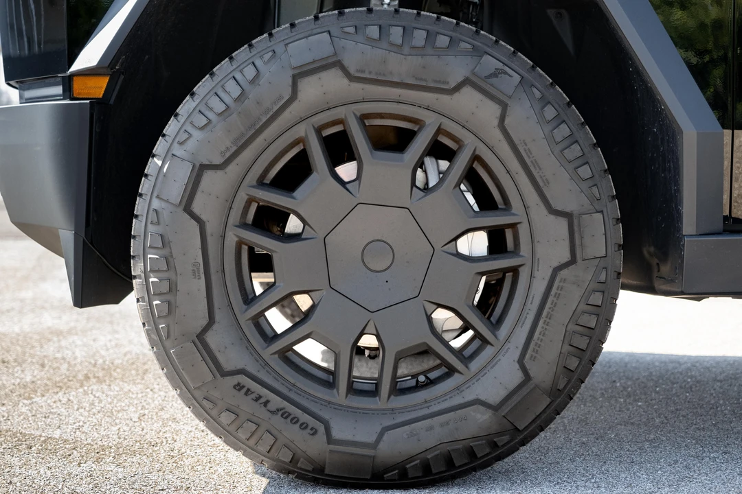 2024 Tesla Cybertruck - Image 29 of 31