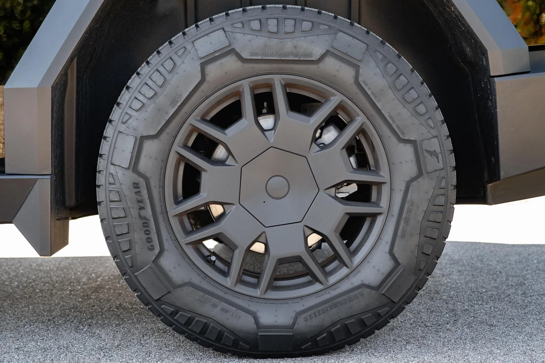 2024 Tesla Cybertruck - Image 30 of 31