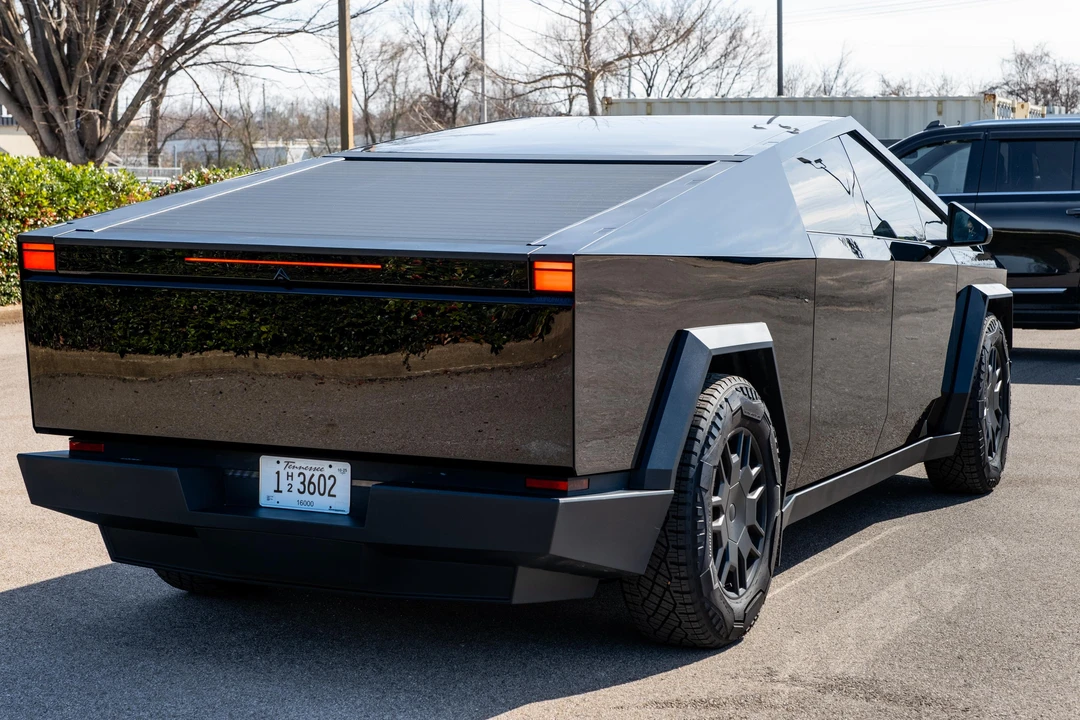 2024 Tesla Cybertruck - Image 10 of 31