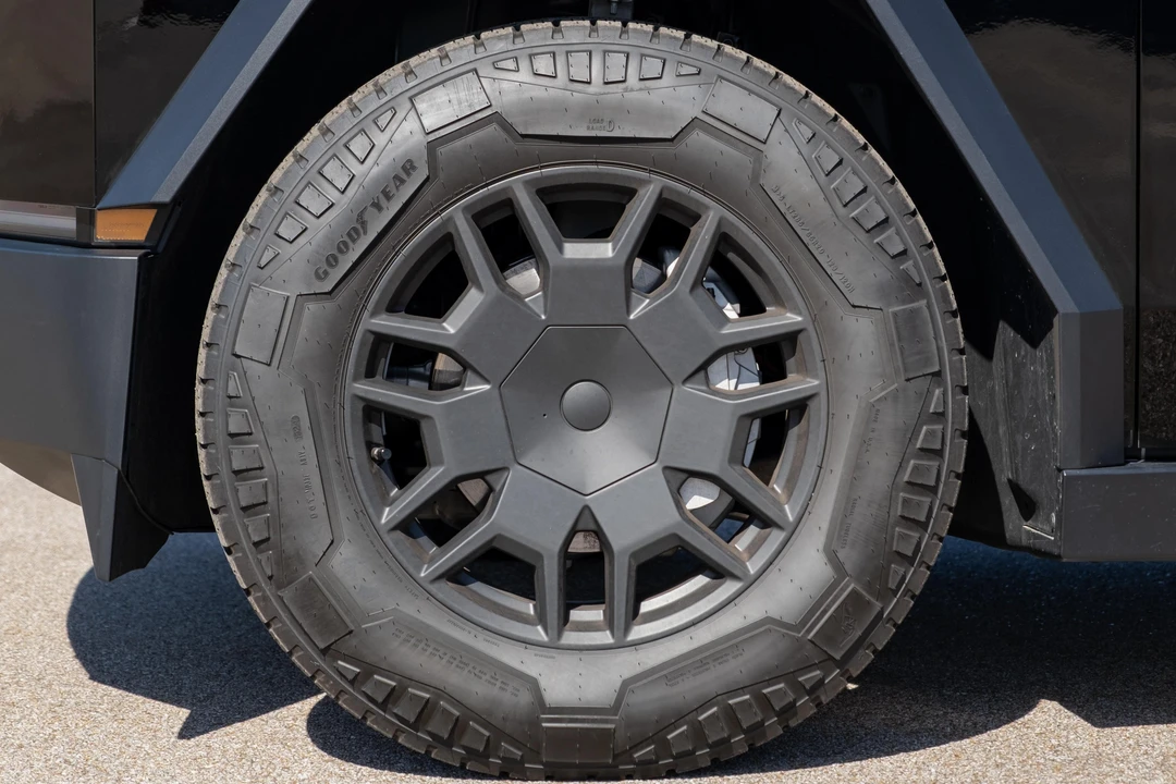 2024 Tesla Cybertruck - Image 28 of 31