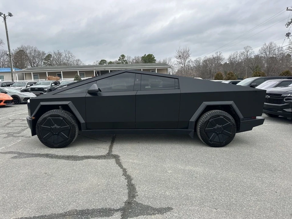 2024 Tesla Cybertruck - Image 2 of 12