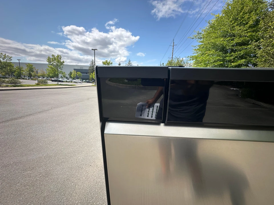 2024 Tesla Cybertruck - Image 25 of 31