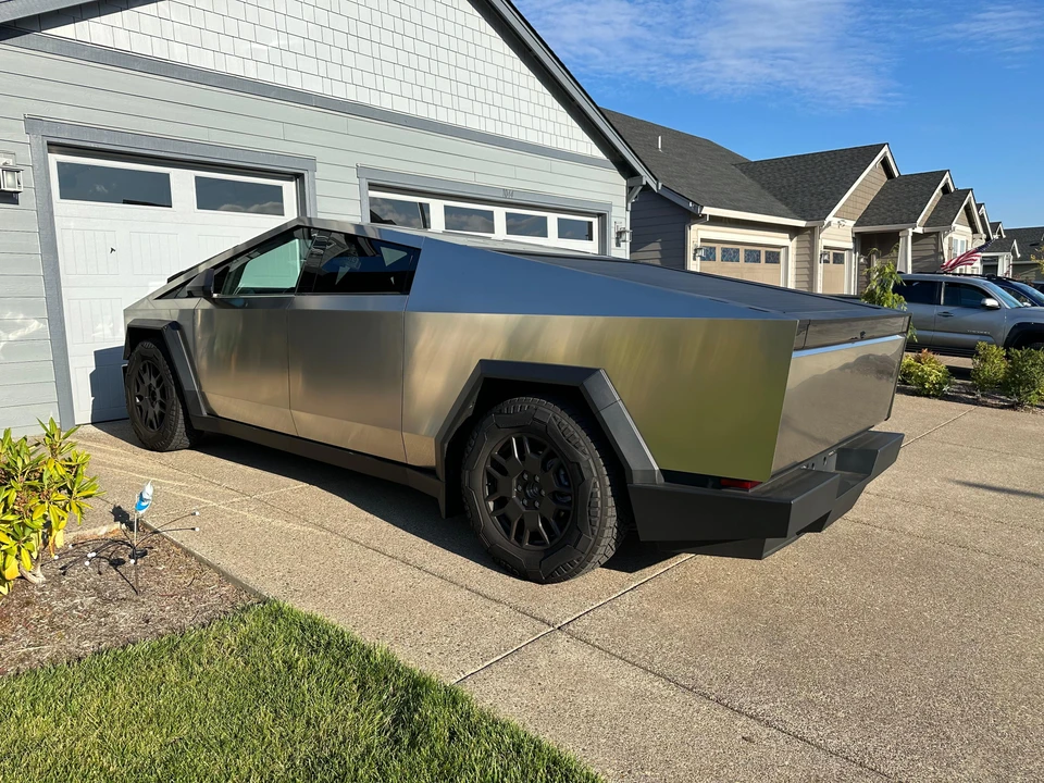 2024 Tesla Cybertruck - Image 12 of 31