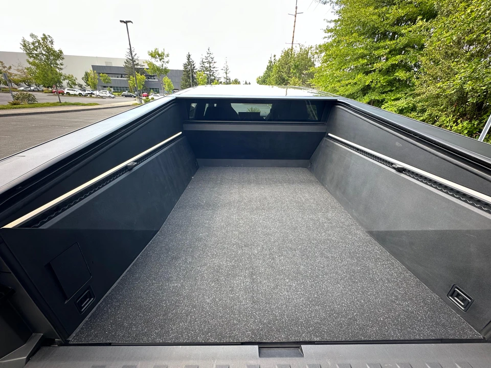 2024 Tesla Cybertruck - Image 21 of 31