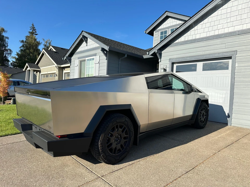 2024 Tesla Cybertruck - Image 15 of 31