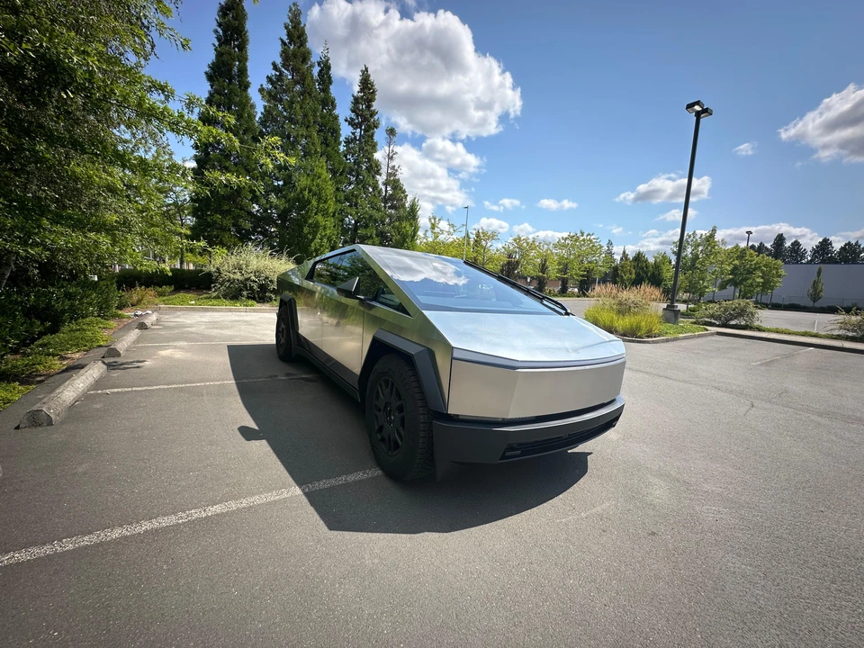 2024 Tesla Cybertruck - Image 8 of 31