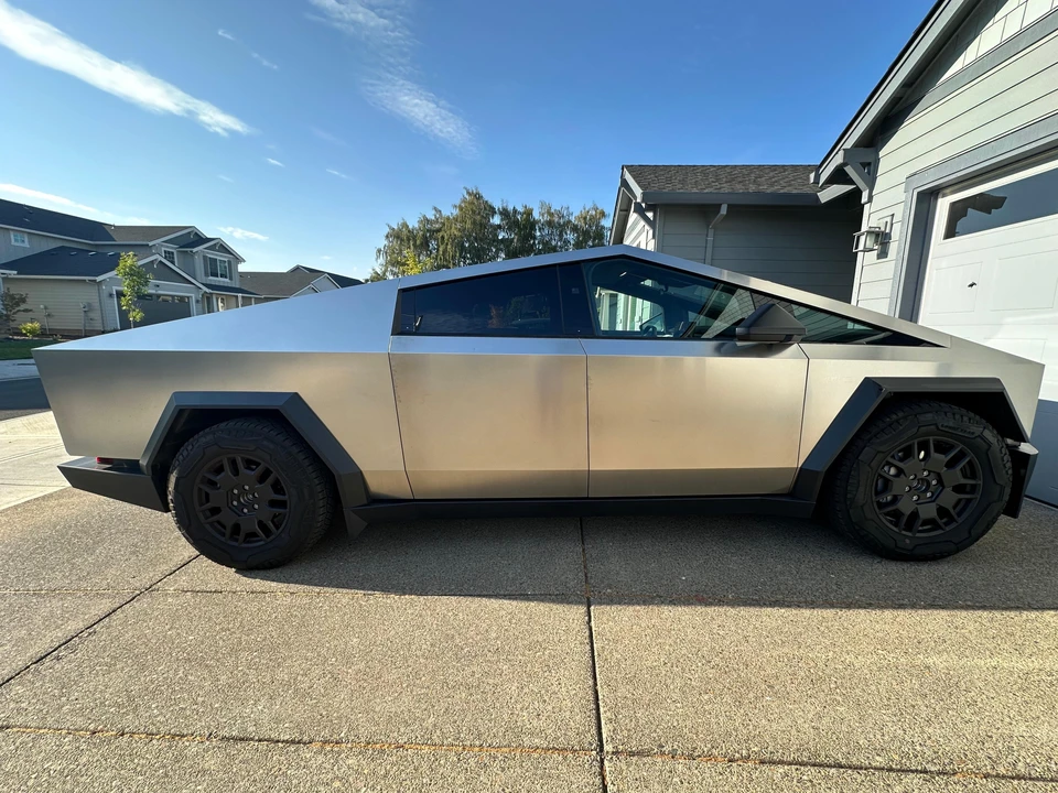 2024 Tesla Cybertruck - Image 16 of 31