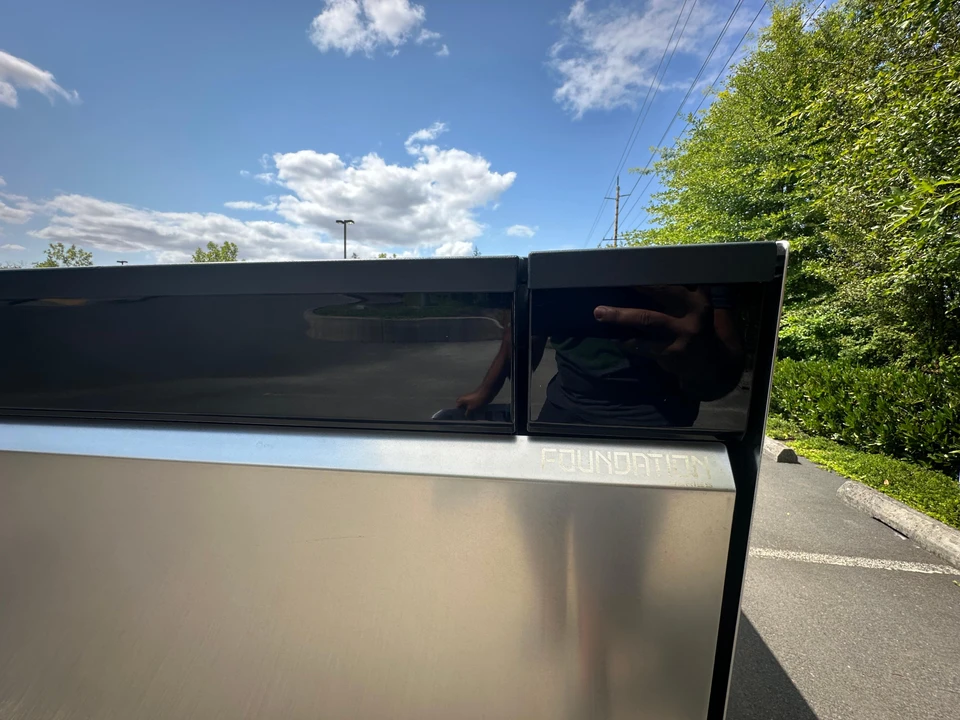 2024 Tesla Cybertruck - Image 28 of 31