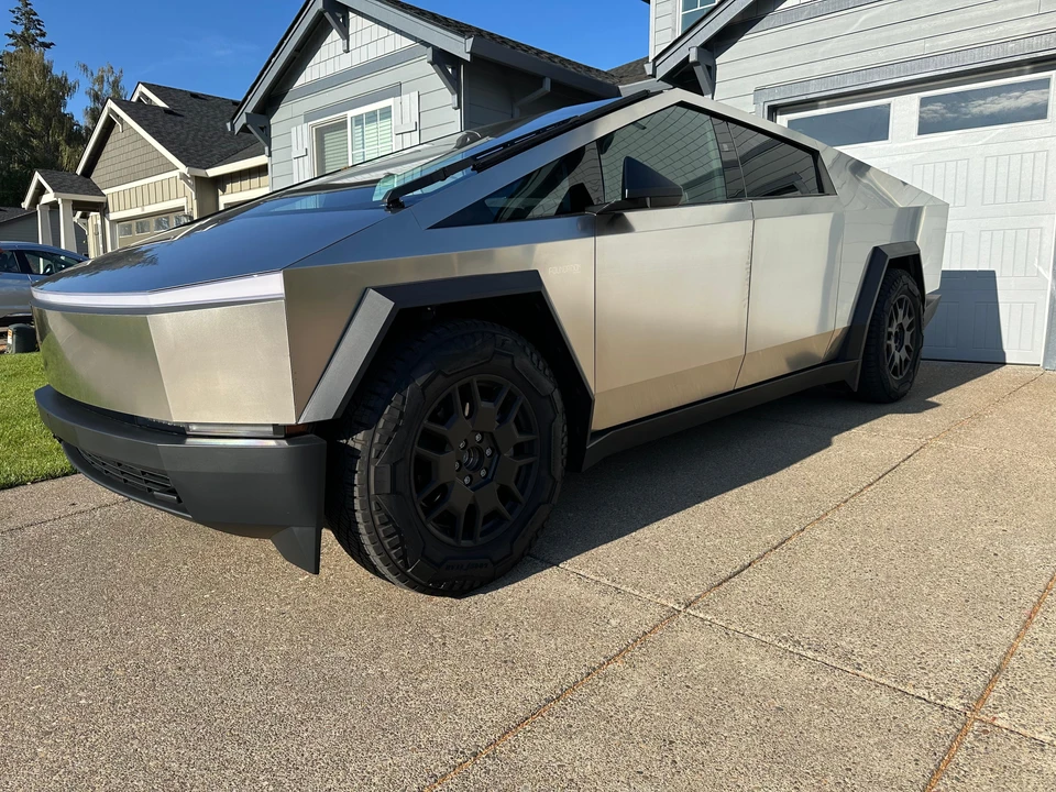 2024 Tesla Cybertruck - Image 10 of 31