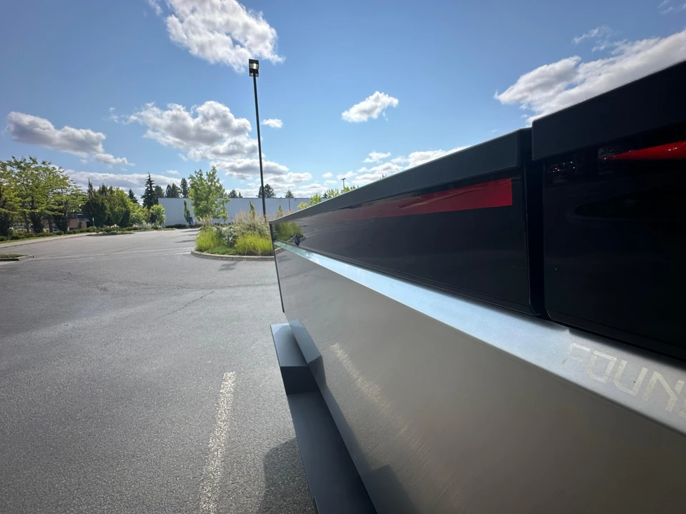 2024 Tesla Cybertruck - Image 29 of 31